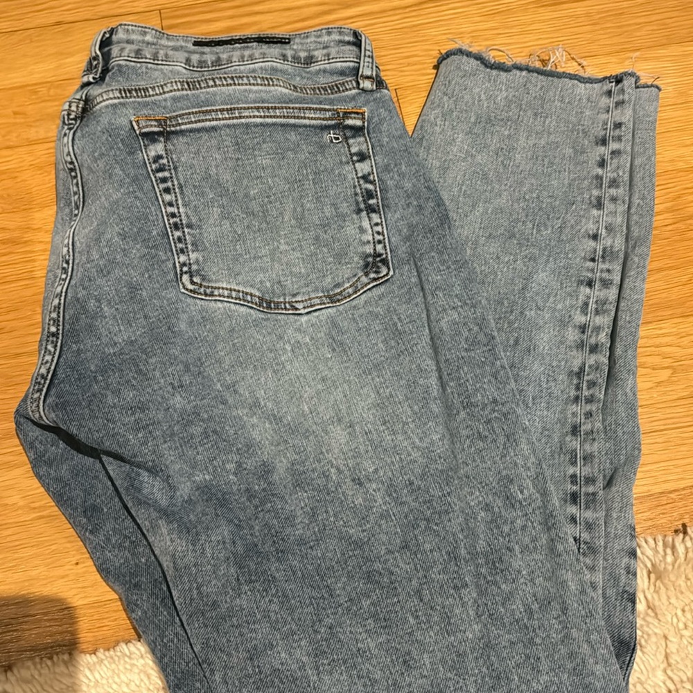 Rag and Bone sz 28 low rise boyfriend jean in style “Dre” wash “Nora”